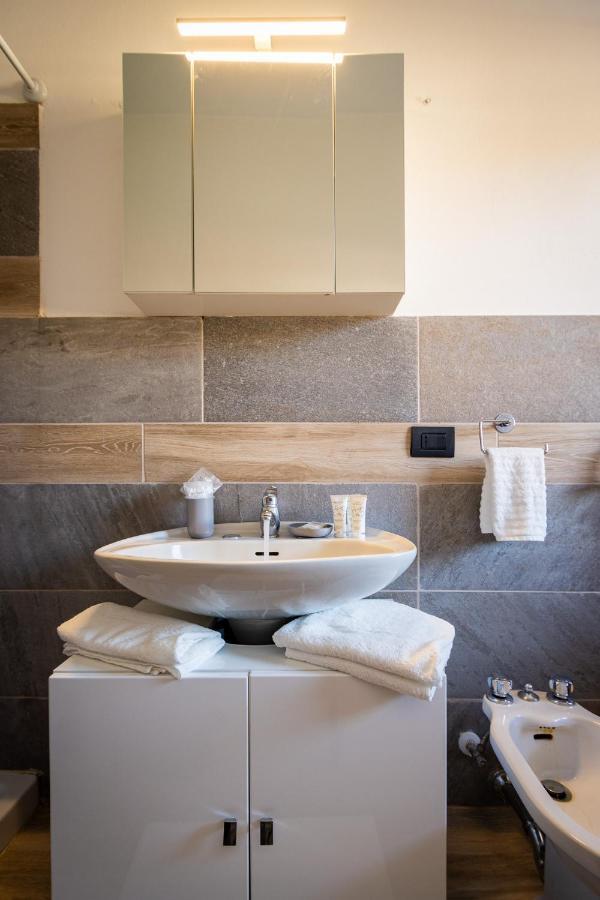 Blue Wave Apartment Arona - Lago Maggiore Екстер'єр фото