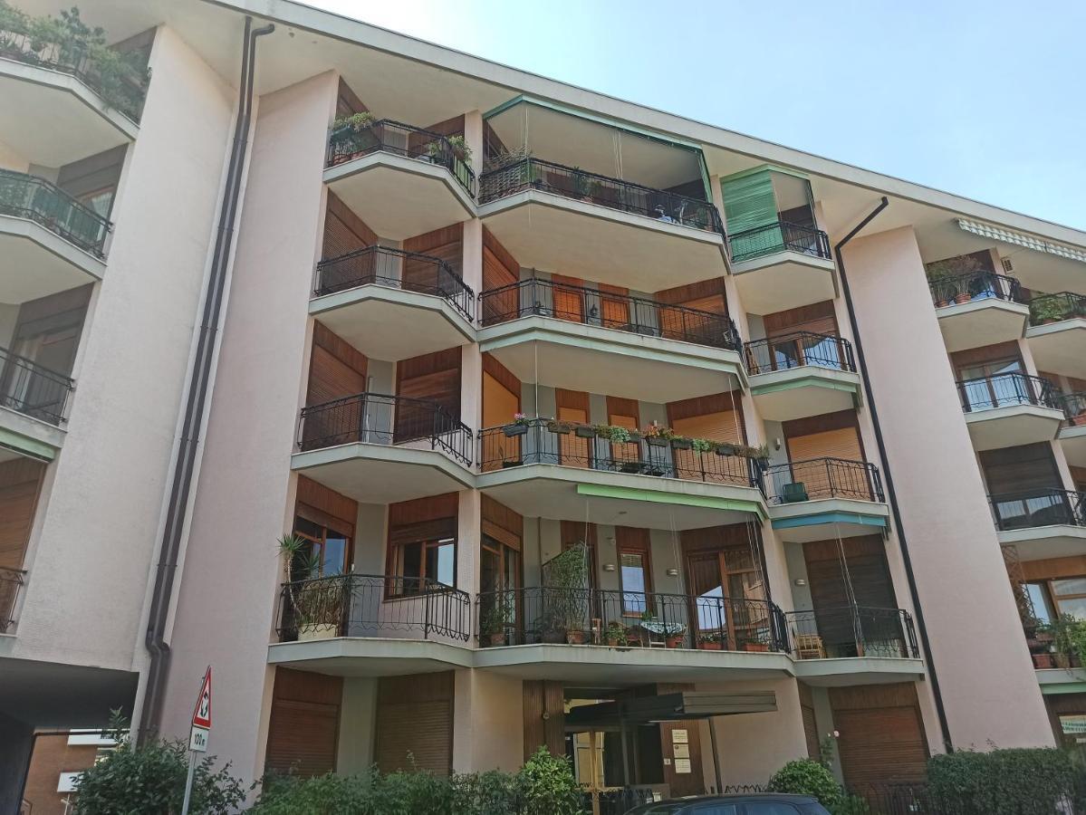 Blue Wave Apartment Arona - Lago Maggiore Екстер'єр фото